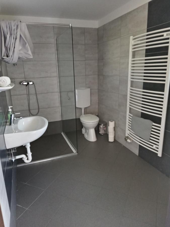 Tiszaliget Apartman Es Szallo Szolnok Exterior photo