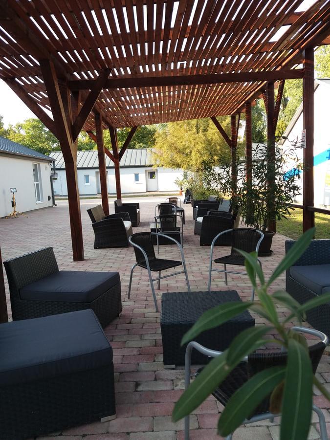 Tiszaliget Apartman Es Szallo Szolnok Exterior photo