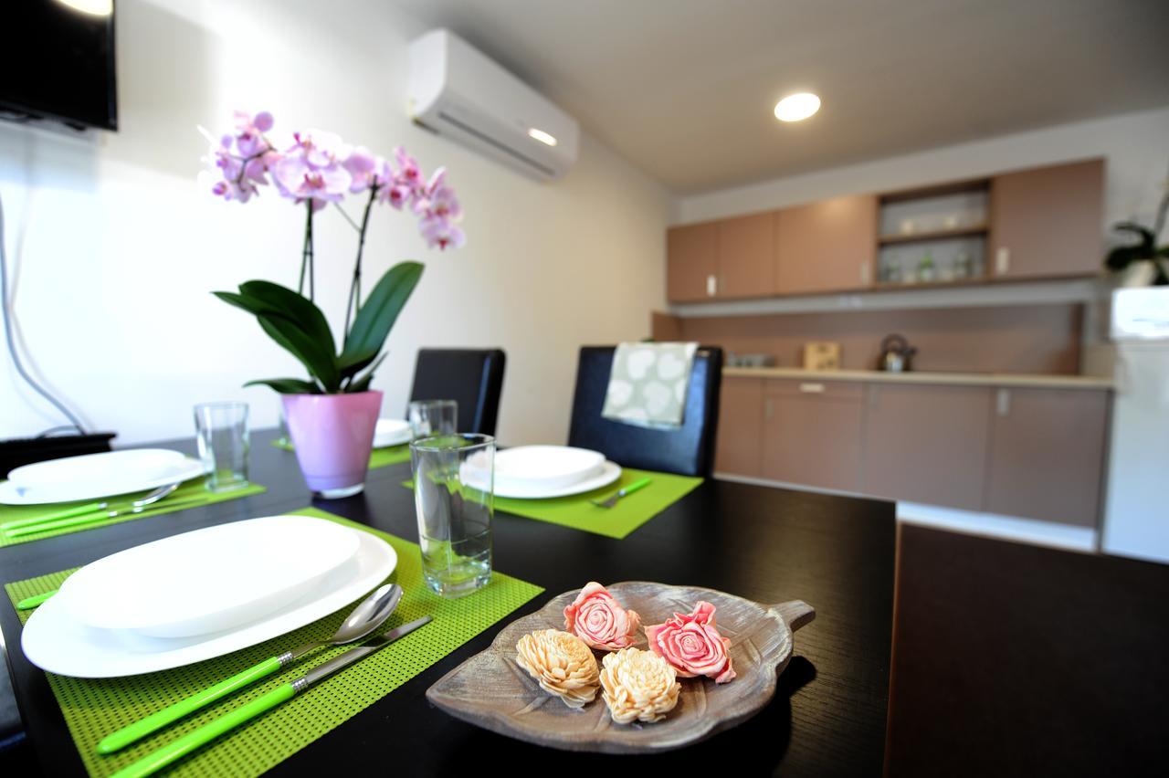 Tiszaliget Apartman Es Szallo Bed & Breakfast Szolnok Exterior photo